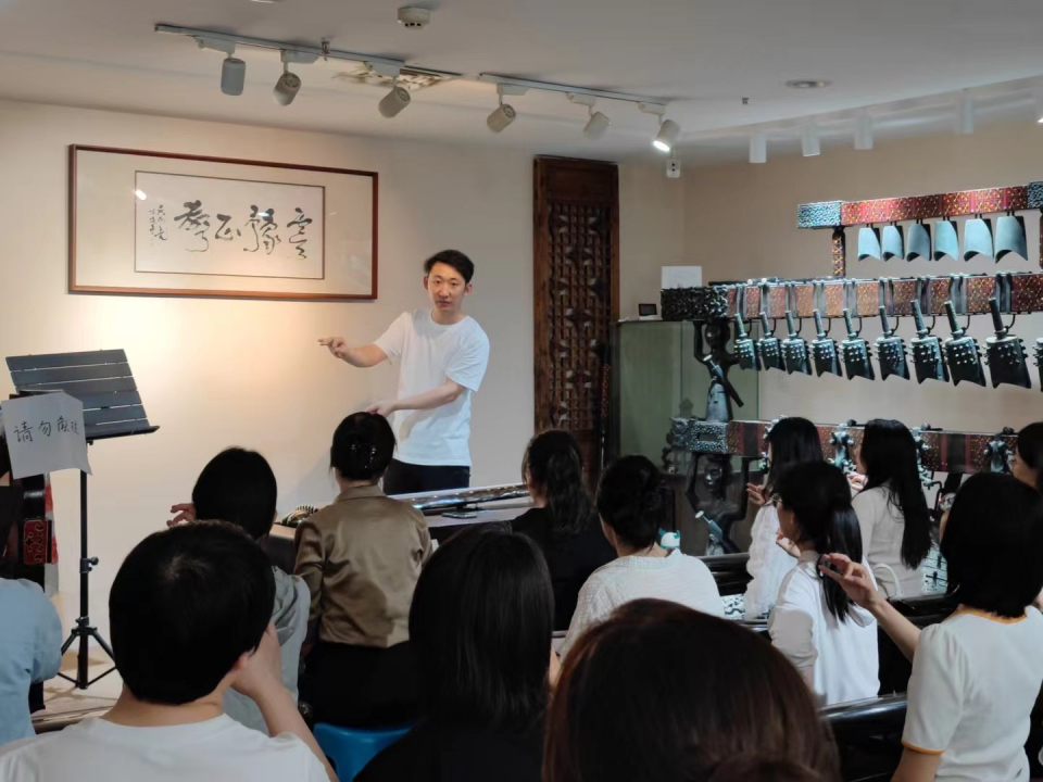 用学习带来的松弛感烫平生活中的“褶皱”，郑州“星光”市民艺术夜校之天下收藏教学点课程报名已开启！(图6)