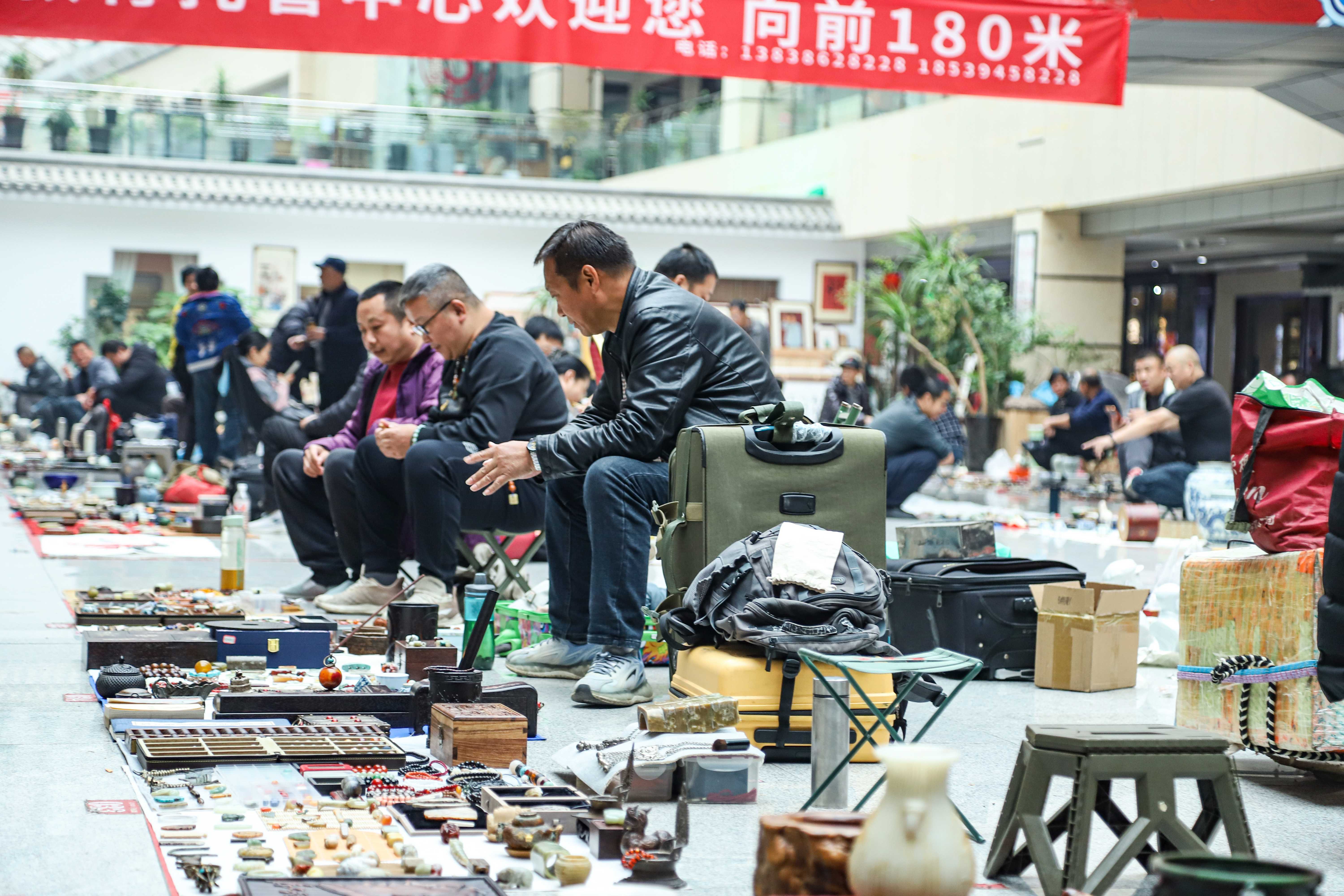 寻瓷春秋启幕倒计时！郑州天下收藏文化街，布展就绪，明日正会捡漏忙！(图6)