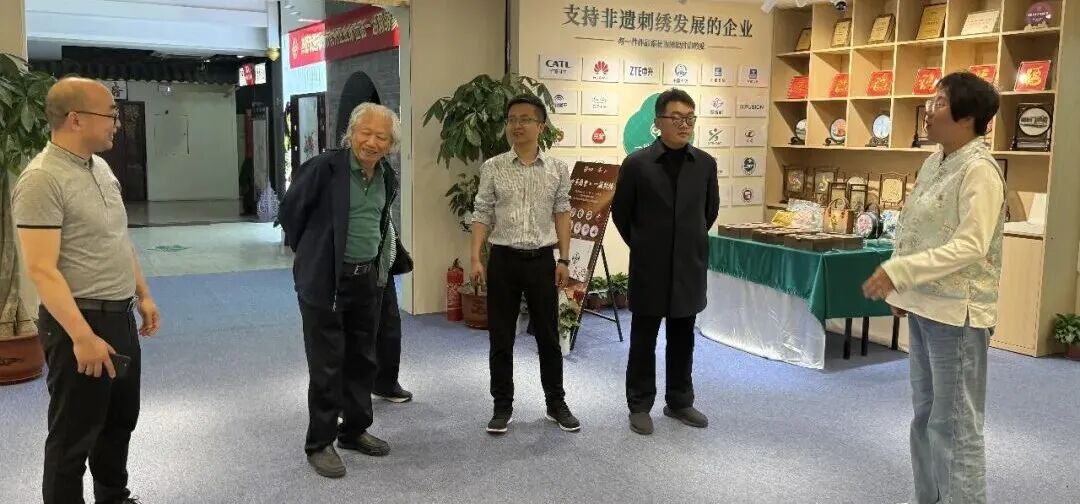 全联民间文物艺术品商会创会会长宋建文一行到访天下收藏！(图5)